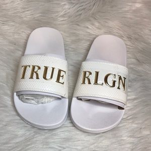 TRUE RELIGION comfortable slides